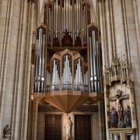Beeindruckend: Die Schuke-Orgel in der Lambertikirche ist zwischen zwei Pfeilern eingehängt. © Elisabeth Meuser