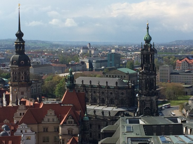 Blick auf die Dresdner Kathedrale. Links im Bild: der Schlossturm. © Foto: Michael Baudisch/Pressestelle Bistum Dresden-Meißen