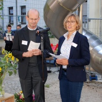 Pater Albert Krottenthaler und Caritas-Geschäftsführerin Sabine Geck stellen die Angebote in der Bunten 15 vor. © Andreas Schuppert