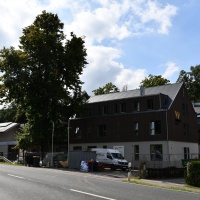 Bei der Gestaltung des Außenbereichs sind noch letzte Arbeiten zu erledigen.