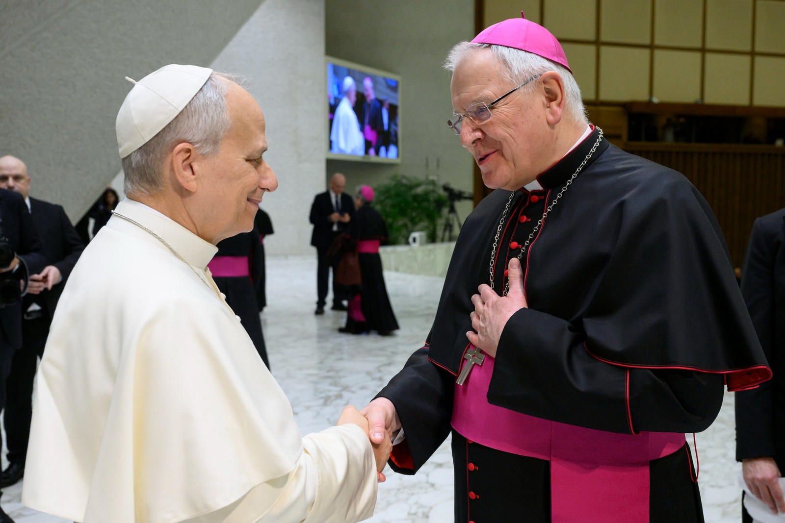 Dreifache Begegnung im Vatikan: Bischof Heinrich Timmerevers trifft Papst Leo XIV. Dreifache Begegnung im Vatikan: Bischof Heinrich Timmerevers trifft Papst Leo XIV.