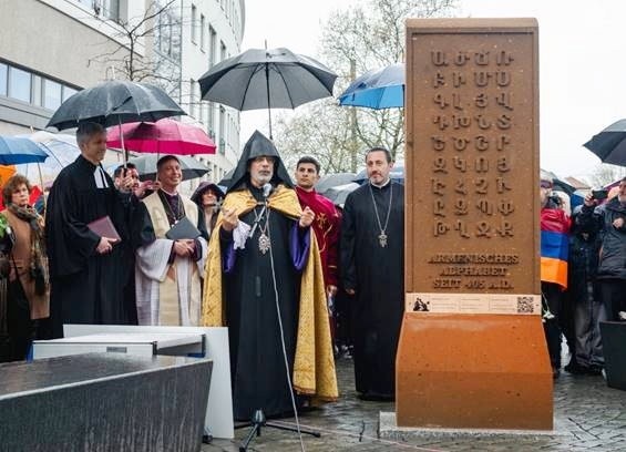 Einweihung eines Armenischen Kreuzsteins vor der Propstei in Leipzig