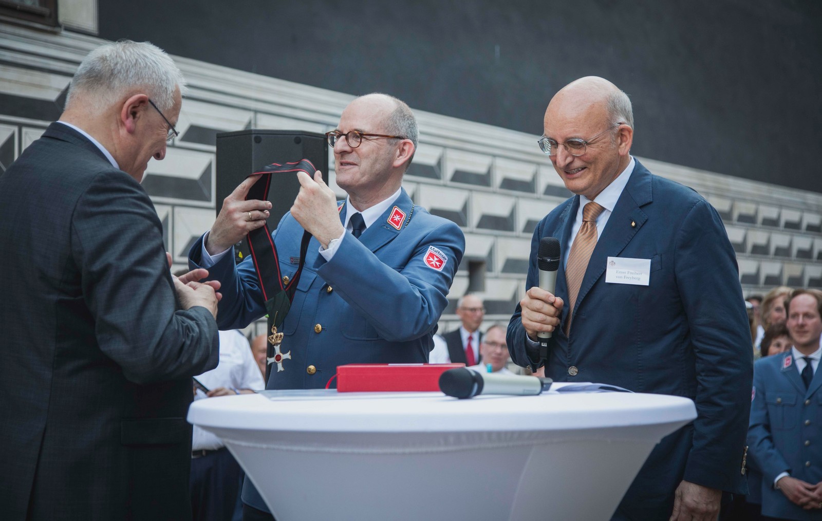 Höchste Auszeichnung der Malteser für Bischof Heinrich Timmerevers