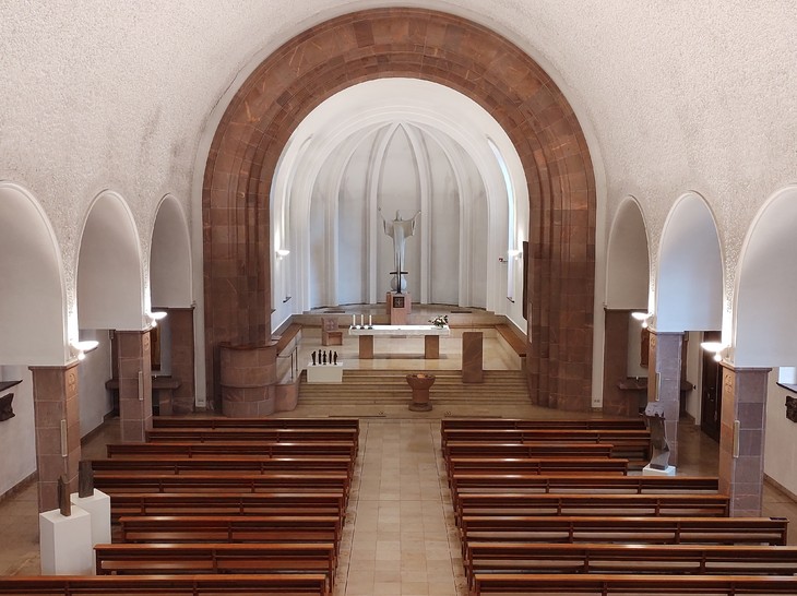 In der Chemnitzer Propsteikirche wird Konrad Walter zum Patronatsfest für 75-jähriges Wirken als Organist geehrt. © Johannes Köst