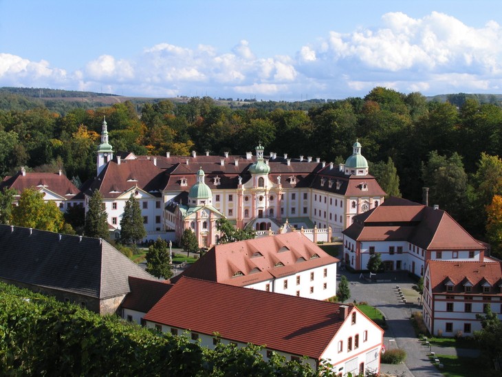 Blick auf das Zisterzienserinnenkloster St. Marienthal, dem Sitz des Internationalen Begegnungszentrums. © Torsten Fechner