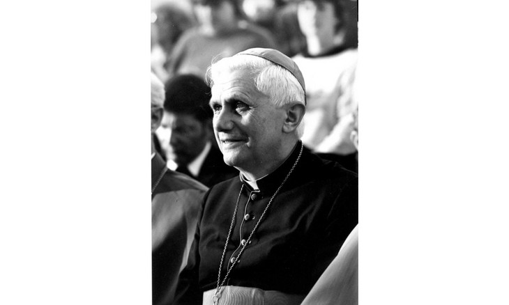 Joseph Ratzinger als Kardinal beim Katholikentreffen 1987 in Dresden.