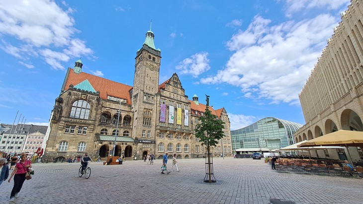 Chemnitz lädt zum Kulturhauptstadtjahr ein - hier ein Blick auf das Neue Rathaus. © Michael Baudisch