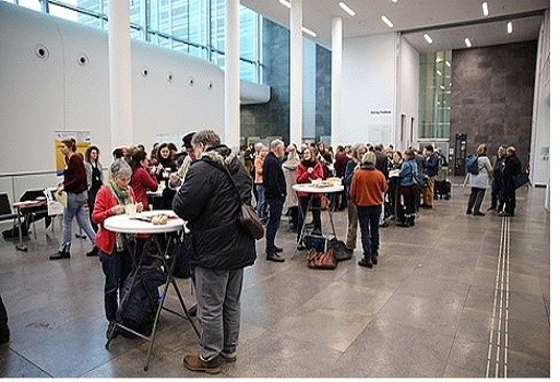 Austausch und Gespräche beim Religionslehretag. © Tobias Haueis