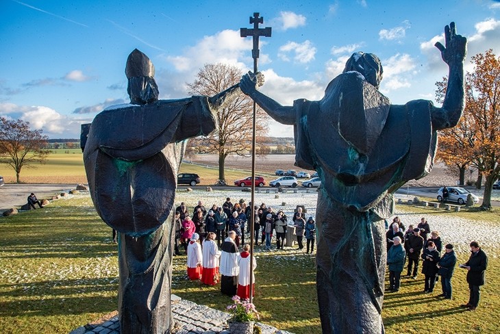 Am Milleniumsdenkmal der heiligen Cyrill und Methodius. © Rafael Ledschbor