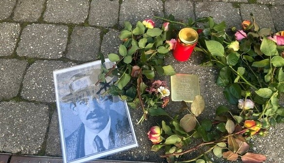 Ein Stolperstein erinnert in Leipzig an den Übersetzer Paul Stern (1888-1944), ermordet im KZ Auschwitz. © Leipziger Oratorium, Thomas Bohne / Matthias Hinkel