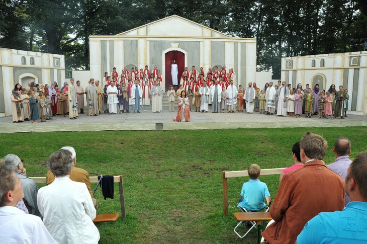 Bei der Aufführung der Passion im Jahr 2015 in Crostwitz. © Rafael Ledschbor