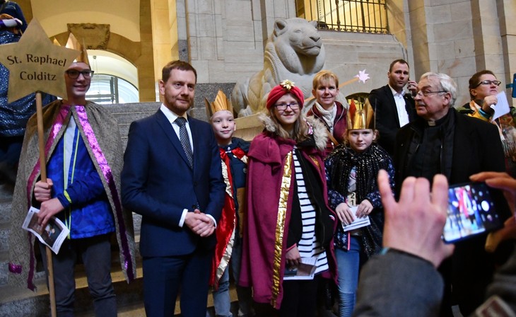 Zu Jahresbeginn waren Sternsinger aus Colditz noch zu Besuch bei Sachsens Ministerpräsident Kretschmer in Dresden. Nun geht es nach Berlin. © Michael Baudisch