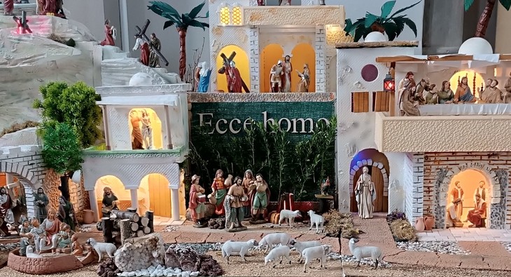 Ein Blick auf die Details der Plauener Passionskrippe. © privat