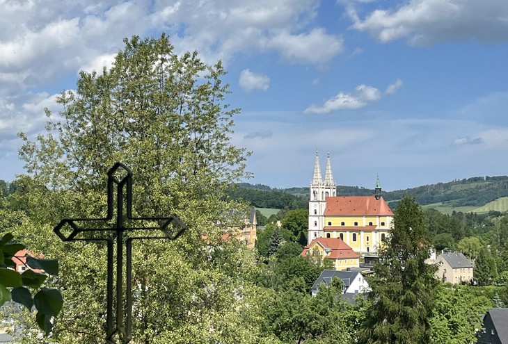 Die Pfarrkirche Mariä Himmelfahrt in Schirgiswalde - ein Kleinod der Oberlausitz. © Veronika Paul