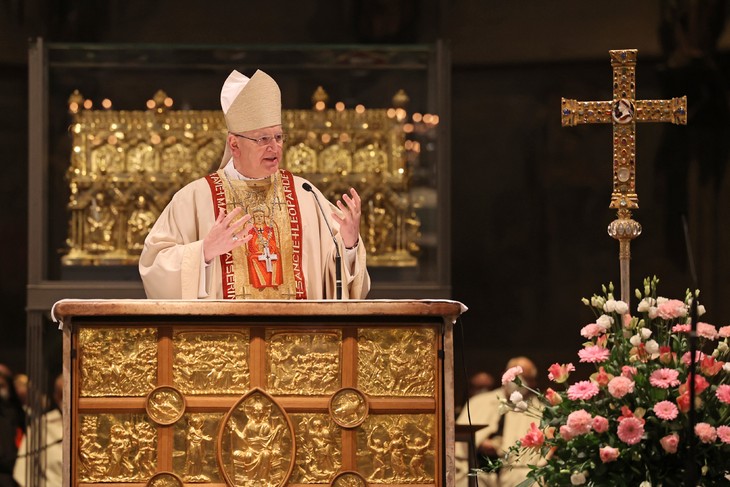 Bischof Heinrich im Aachener Dom. © Domkapitel Aachen / Andreas Steindl