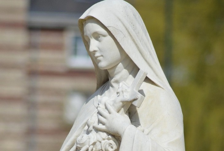 Eine Statuen-Darstellung der heiligen Therese von Lisieux. © Pixabay