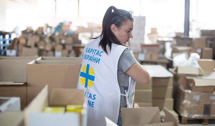 Eine Caritas-Helferin in der Ukraine. © Caritas international