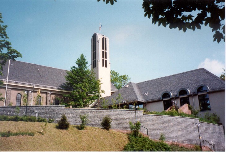 In rotem Licht wird die Propsteikirche in Chemnitz am 23. November erstrahlen.