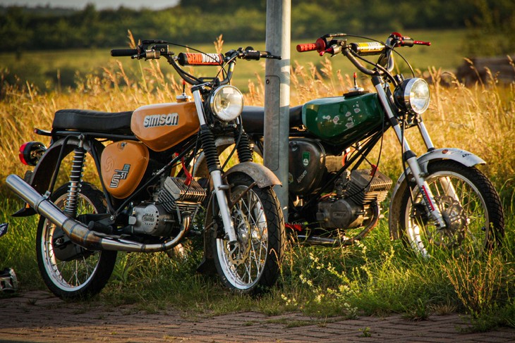 Mopeds der Marke Simson genießen bis heute vor allem bei der Jugend hohe Beliebtheit. © Christoph Höche from Pixabay