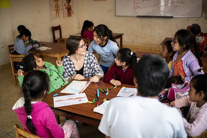 Für 2027/28 bietet das Kindermissionswerk engagierten jungen Menschen wieder ein Freiwilliges Internationales Jahr (FIJ) in Afrika, Asien oder Lateinamerika an. © Florian Kopp/Kindermissionswerk