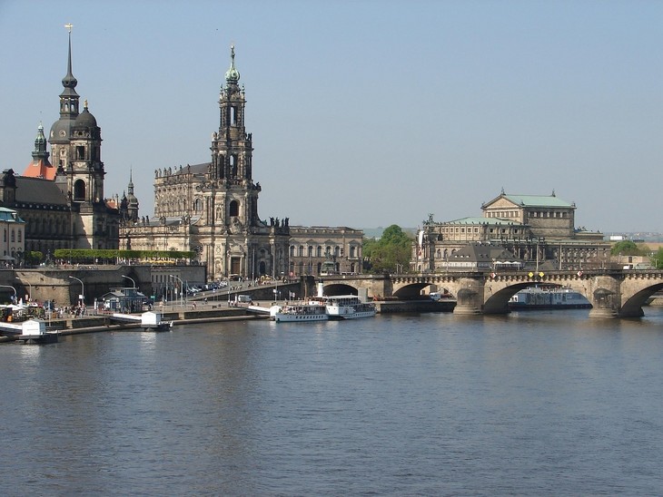 Auf dem Theaterplatz in Dresden wird beim Stadtfest am Sonntag zum Ökumenischen Gottesdienst eingeladen. © Pixabay
