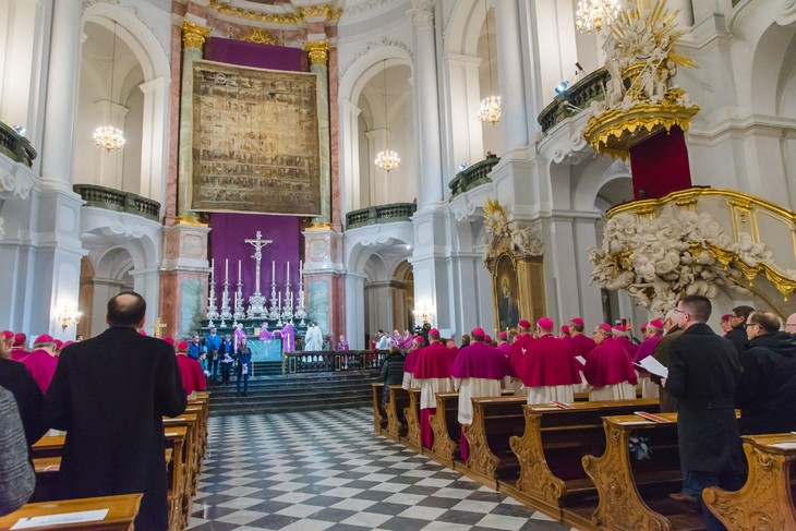 Ein feierlicher Eröffnungsgottesdienst zur Frühjahrsvollversammlung der Bischofskonferenz wurde gestern in der Dresdner Kathedrale gefeiert. © Andreas Gäbler