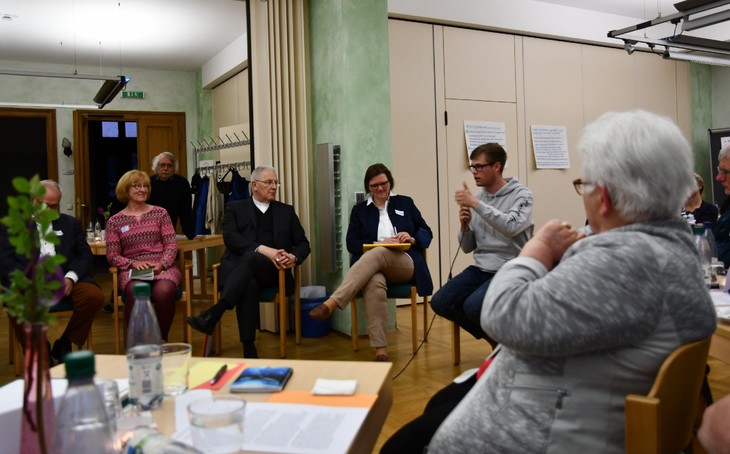 Diskussionsrunde mit den Gästen des Abends. © Michael Baudisch