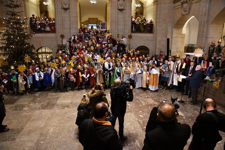 Erster großer Pressetermin des Jahres in der Sächsischen Staatskanzlei ist traditionell der Besuch der Sternsinger. © Michael Baudisch