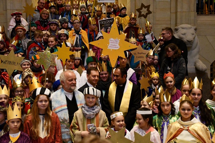 Sächsische Sternsinger bei Ministerpräsident Michael Kretschmer in der Staatskanzlei - vor Corona (2020). © Michael Baudisch