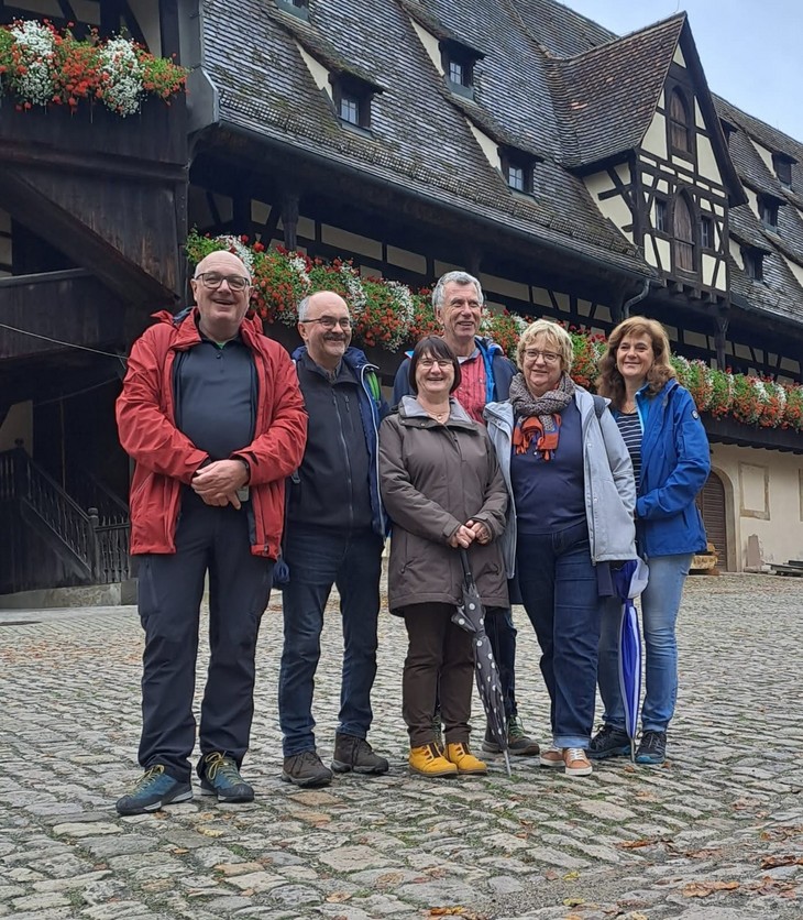 Ließen gemeinsame Erinnerungen wiederaufleben - hier in Bamberg (v.l.n.r.): Harald Mencel (Landsberg/Lech), Jens und Katrin Hauser (Falkenstein/Vogtland), Hans Beierlein (Stein), Bärbel Müller (Würzburg), Linde Lechner-Beierlein (Stein).