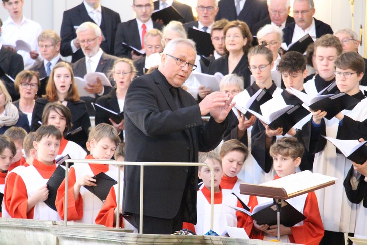 Domkapellmeister Matthias Liebich dirigierte die Orchestermesse anlässlich seines 25-jährigen Dienstjubiläums. © Andreas Golinski