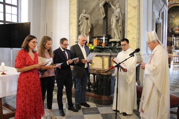 Die Kandidatinnen und Kandidaten erbitten die Missio Canonica © Andreas Golinski