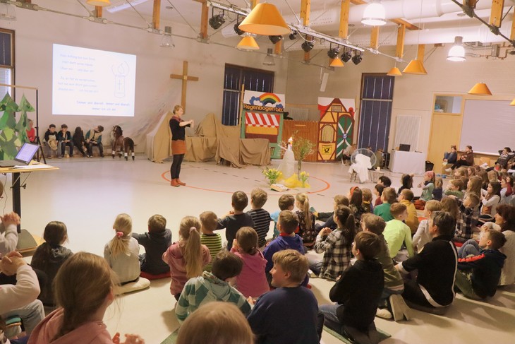 Bei der Osterandacht der Montessori-Grundschule Bautzen. © privat