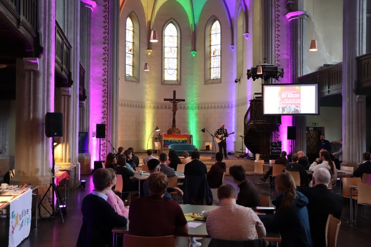 In der pax Friedenskirche Leipzig wurde das ökumenische Taufgedächtnis gefeiert. © Ev.-Luth. Kirchenbezirk Leipzig