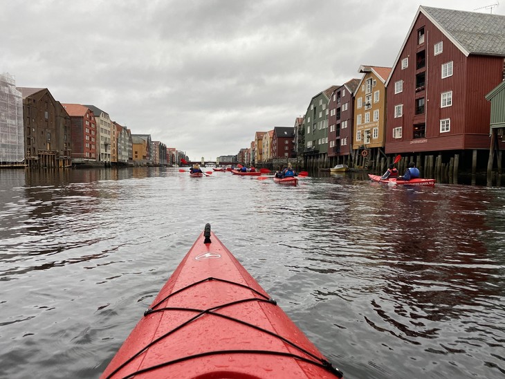 Perspektivwechsel mit dem "Praktikum im Norden": Eine Kanutour auf der Nidelva in Trondheim. © Jonas Selter