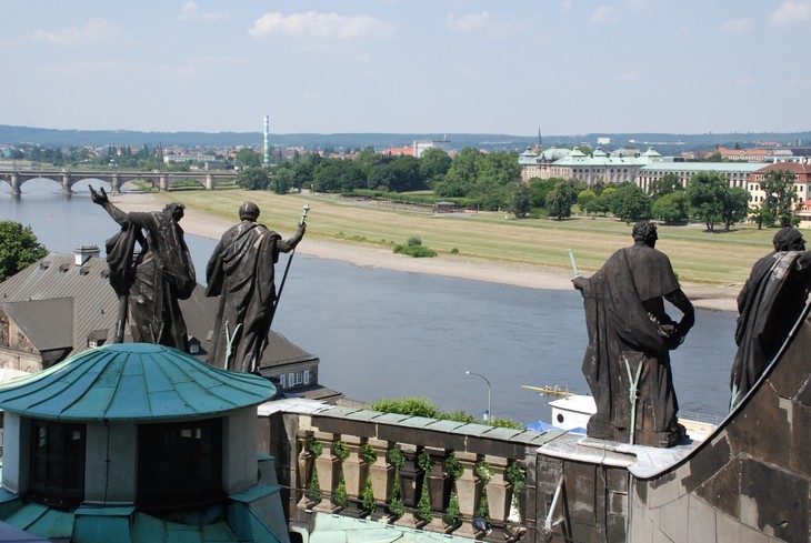 Die geistliche Ausgestaltung der Kathedrale was dem Jesuitenpater Guarini ein besonderes Anliegen - hier Heiligenfiguren auf dem Dach der Kirche. © Michael Baudisch