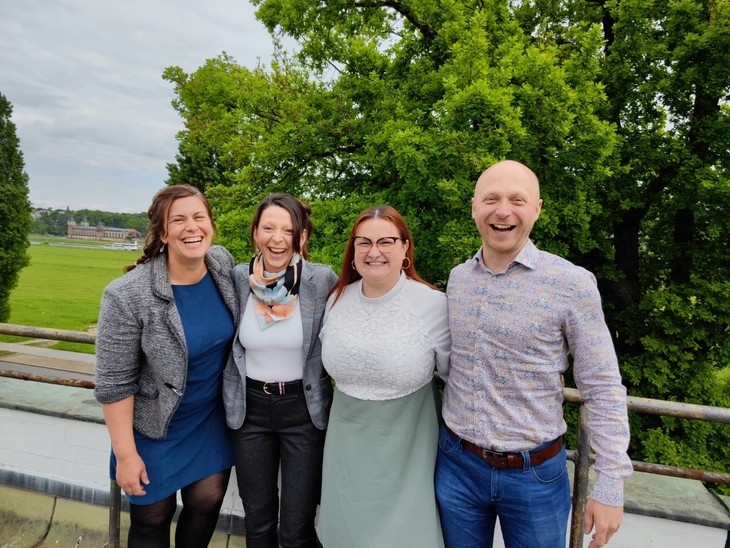 Das Team der KEB Sachsen; v.l.n.r.: Christine Weber (Leitung KEB Sachsen), Julia Catharina Eydt, Katharina Zacharias, Roland Salowsky (Leitung KEB Sachsen) © KEB Sachsen