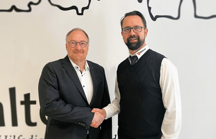 Der neue 
Bezirksgeschäftsführer Dresden Stephan Klauert (links) wird von Landesgeschäftsführer Danny Effenberger 
(rechts) bei den Maltesern begrüßt. © Malteser