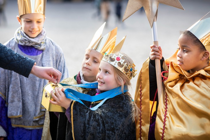 Spenden sammeln für notleidende Kinder in aller Welt: Die Sternsinger. © Mika Väisänen / Kindermissionswerk