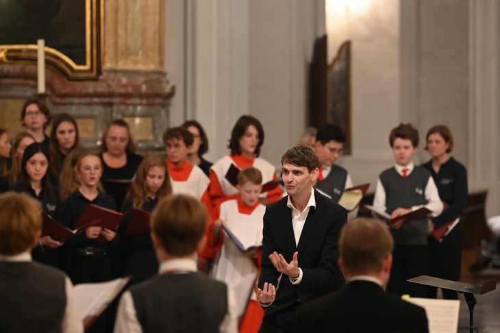 Christian J. Bonath in musikalischer Aktion in der Dresdner Kathedrale. © Norbert Büchner