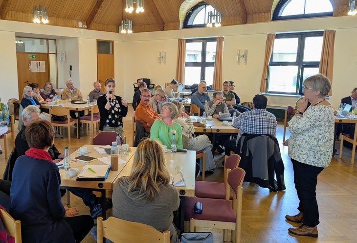 Intensive Diskussion der Ratsmitglieder zu den aktuellen Themen der Tagesordnung. © Katholikenrat des Bistums Dresden-Meißen