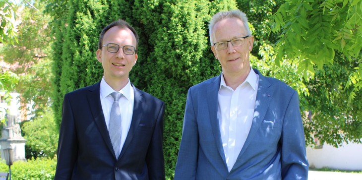 Der neue Stiftungsvorstand Gregor Schaaf-Schuchardt (links) leitet künftig gemeinsam mit dem Vorstandsvorsitzenden Dr. Michael Schlitt (rechts) das Internationale Begegnungszentrum St. Marienthal.