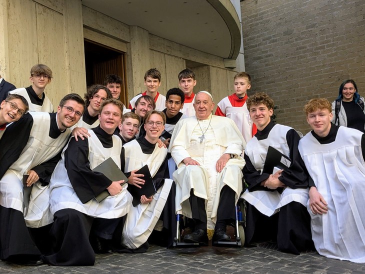 Unvergesslich: Die Begegnung der Dresdner Kapellknaben mit Papst Franziskus. © Dresdner Knapellknaben/Andreas Gäbler